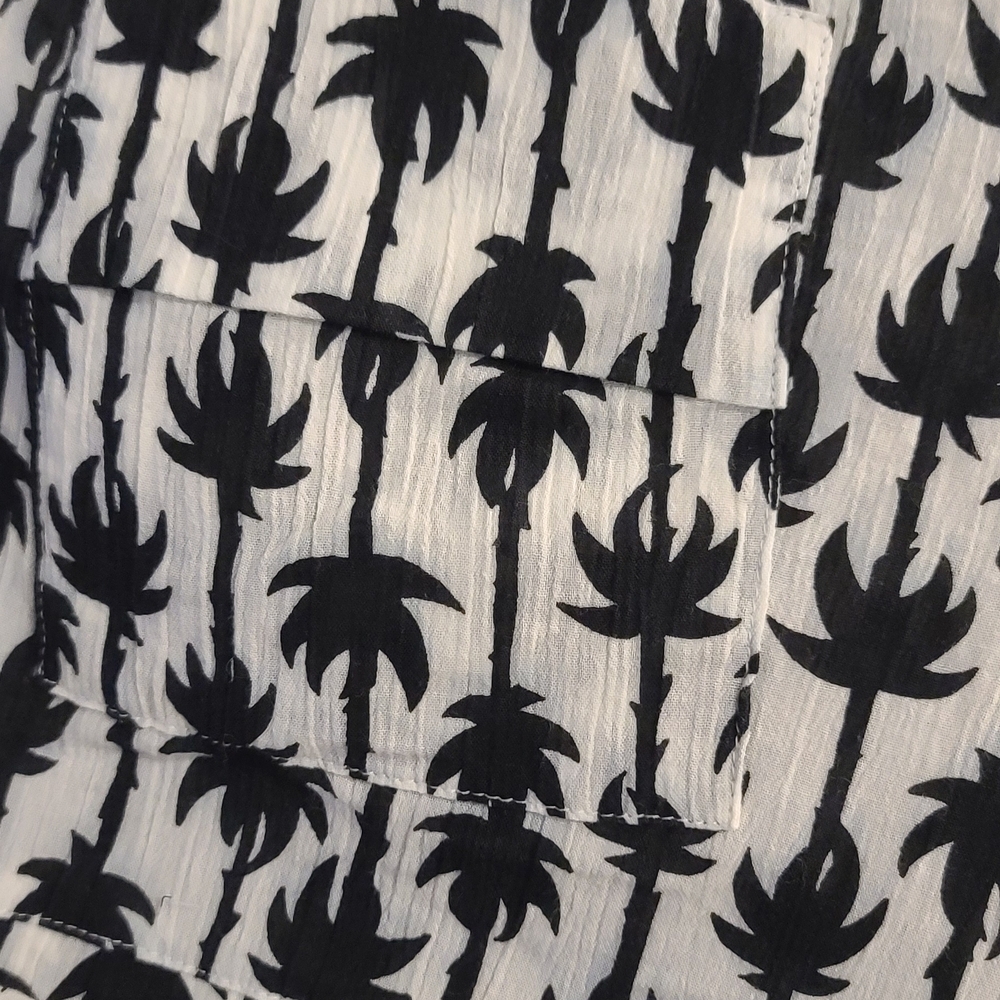 Diane Von Furstenberg Monochrome Palm Print Shorts - Picture 7 of 7